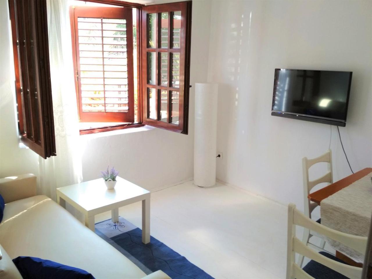 One-bedroom 2 Apartment *
