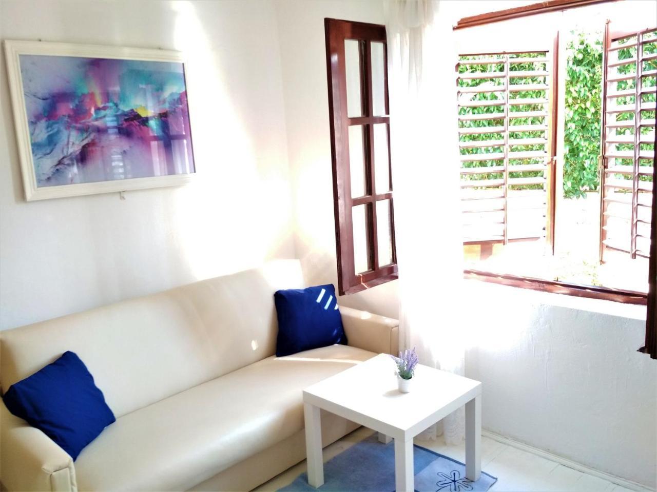 One-bedroom 2 Apartment *